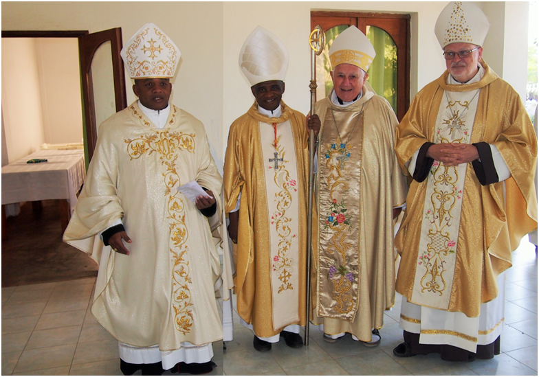 Da sinistra: Mons. Fabien, Vescovo di Morondava; Mons. Pelletier, Vescovo emerito; 